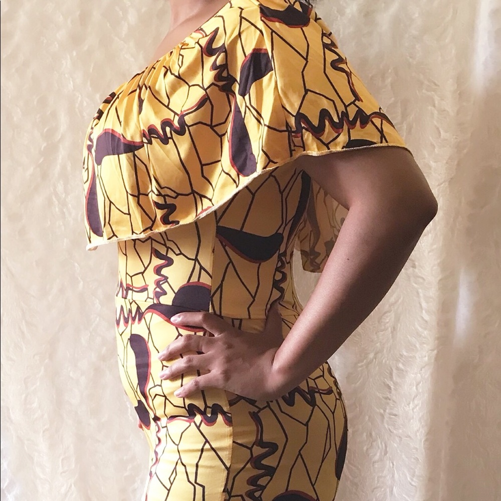 Abstract Off Shoulder Jumpsuit - Picture 2 of 7